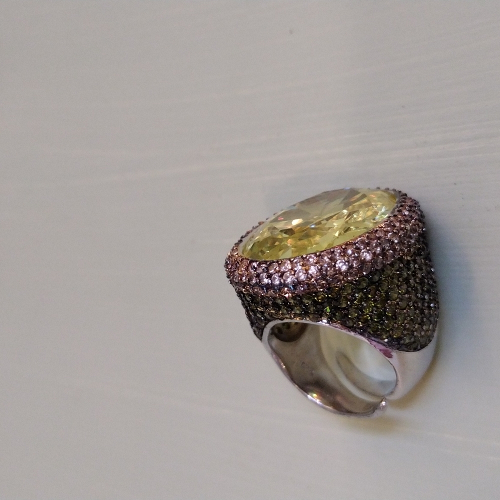 Lime green cocktail ring - Picture 4 of 10